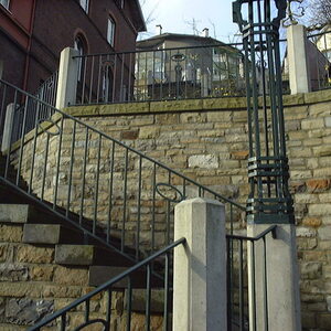 verwinkelter Treppenzug, Natursteinmauerwerk