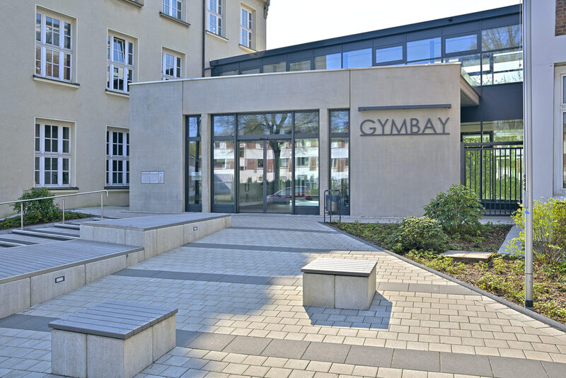 Neuer Eingangsbereich Gymnasium Bayreuther Straße