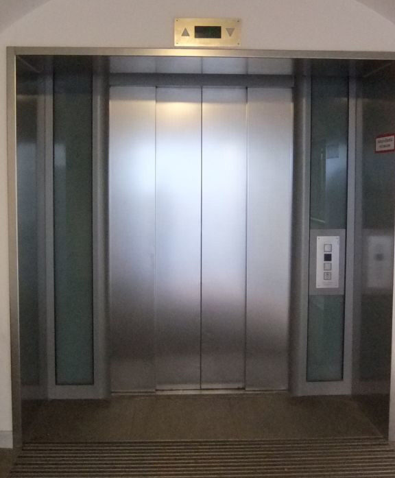 Barrierefreier Aufzug Innenhof