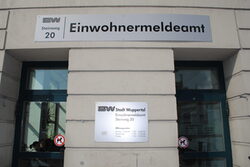 Eingangsportal des Einwohnermeldeamtes am Steinweg