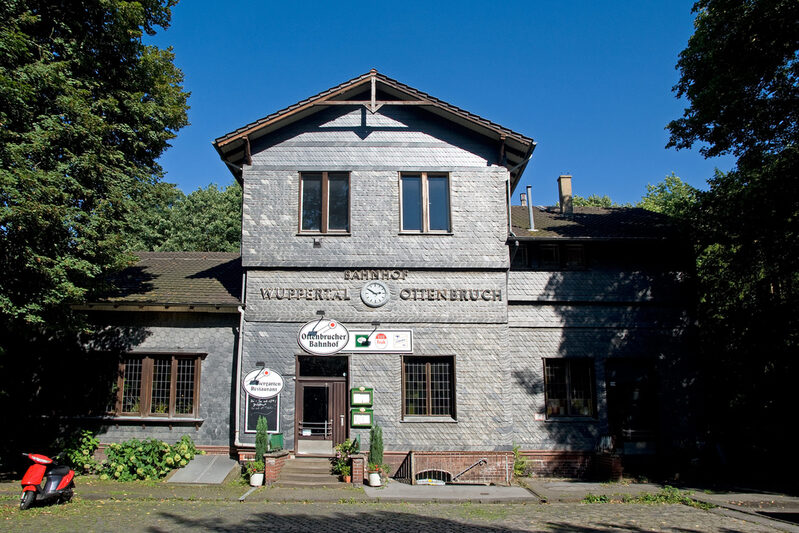 Verschiefertes Bahnhofsgebäude des ehemaligen Ottenbrucher Bahnhofs