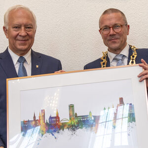 Stadtpräsident Tadeusz Krzakowski und Oberbürgermeister Uwe Schneidewind.