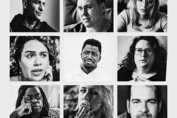 Das Bild zeigt eine Collage von fünfzehn schwarz-weiß Porträtfotos von Menschen. Jede Person ist in einem nachdenklichen oder ernsten Moment festgehalten. Einige blicken direkt in die Kamera, während andere in eine andere Richtung schauen, als ob sie tief in Gedanken versunken sind. Die Personen vermitteln eine Vielfalt an Emotionen.