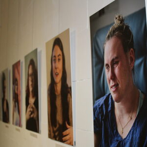 Ausschnitt der Bilder LET‘S TALK ABOUT DISCRIMINATION“ VON ÖZLEM ÖZTÜRK