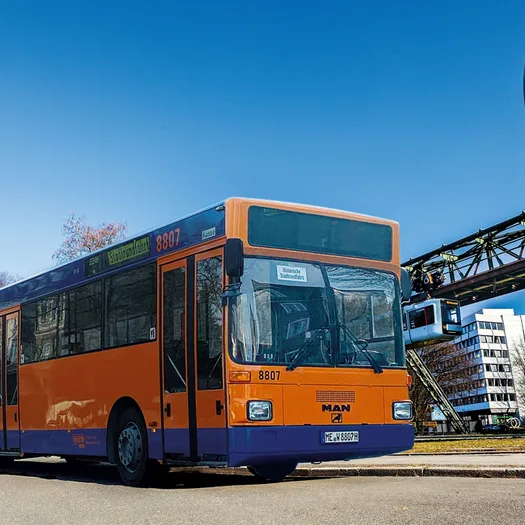 WMG_2026 Oldtimerbus mit Schwebebahn_Foto Jörg Illigen Oliver Sommer
