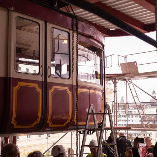 Foto des Monats 09 2026_Historische Schwebebahn im HbF _ Foto Nicola Kullmann instaname nicolaraw