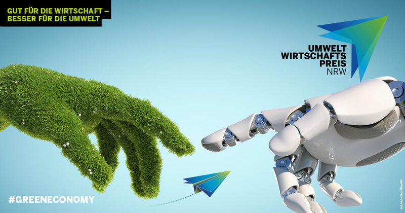 Eine mit Gras bewachsene Hand berührt eine Roboterhand. Symbolisch für Green Economy.