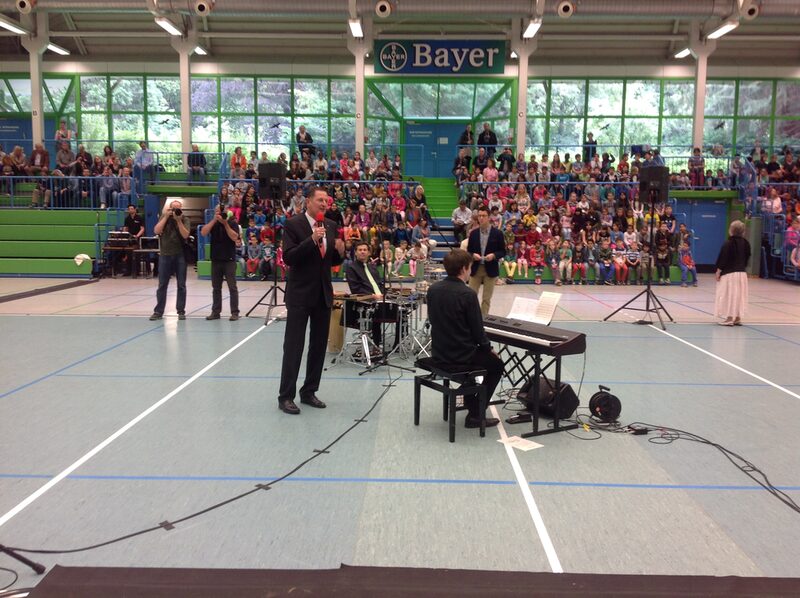 SingPause in der Bayer Sporthalle mit OB Peter Jung