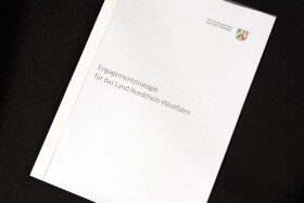 Deckblatt der Engagementstrategie des Landes NRW