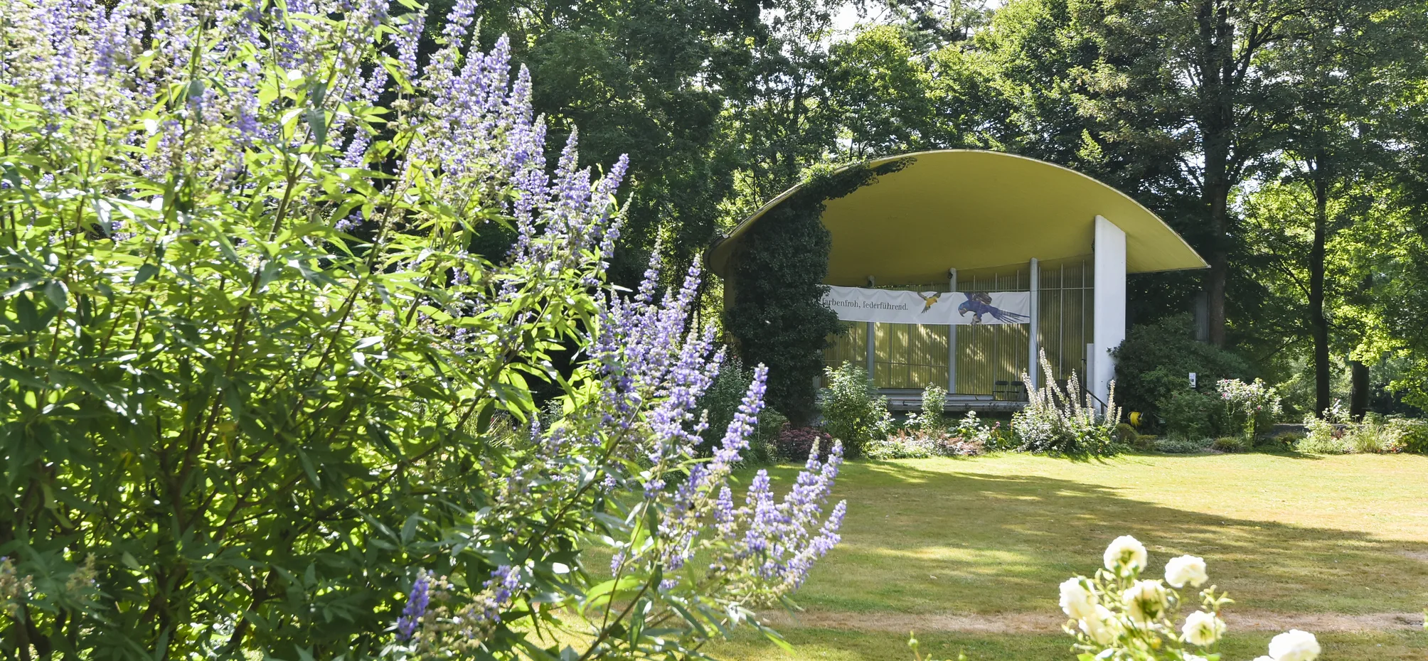 Blick auf die Musikmuschel im Grünen Zoo.