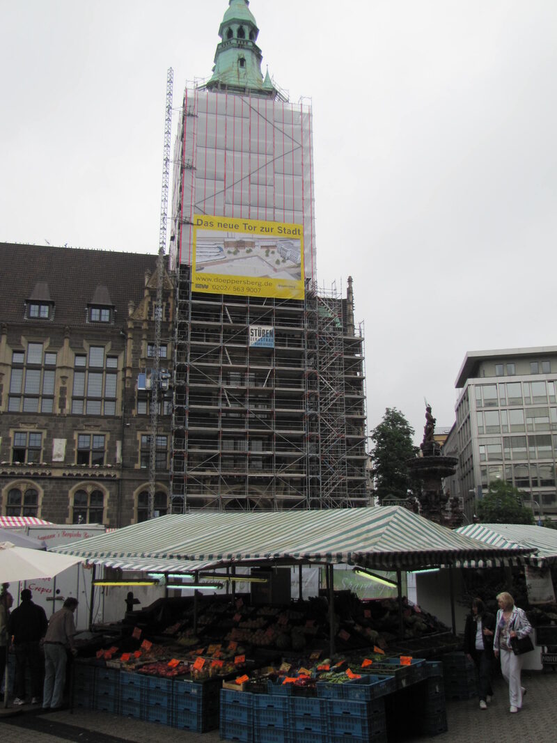 Banner am Verwaltungshaus-Turm