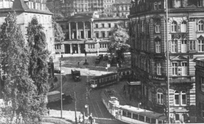 Das Photo von 1935 zeigt den Blick von der Alten Freiheit zum Bahnhof, wie er sich dem Betrachter bis 1943 bot