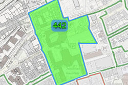 grün markierte Flächen mit Bebauungsplannummer auf einem Stadtplan