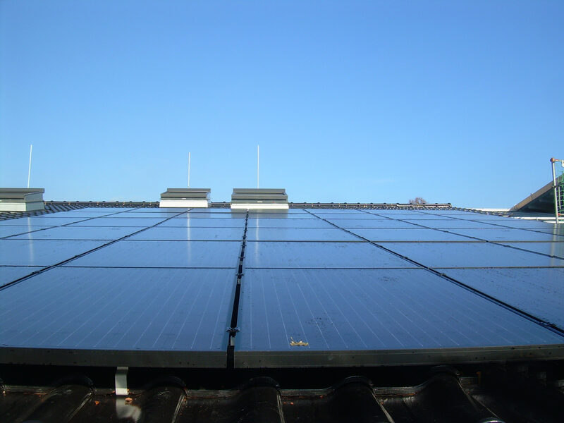 Fotovoltaikanlage auf dem Dach des Erweiterungsbaus