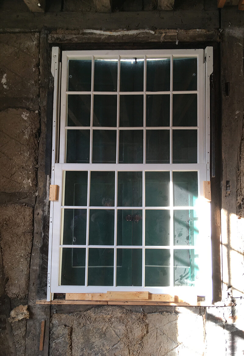 Restauriertes Vertikalschiebefenster