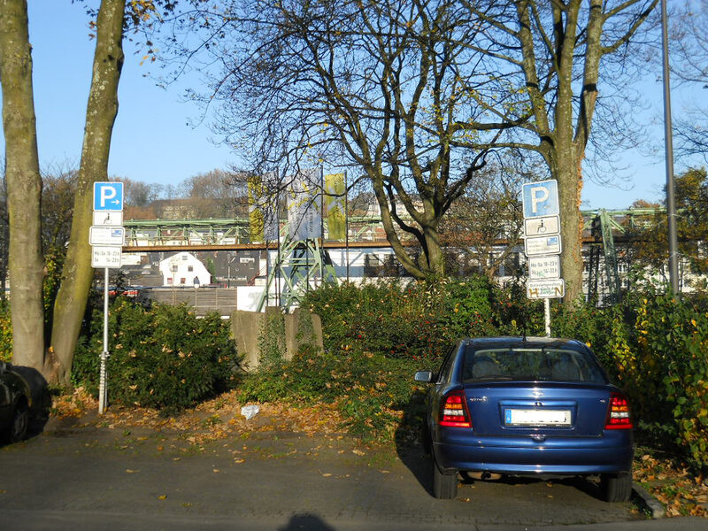 Behindertenparkplätze auf dem Parkplatz an der Wittensteinstraße