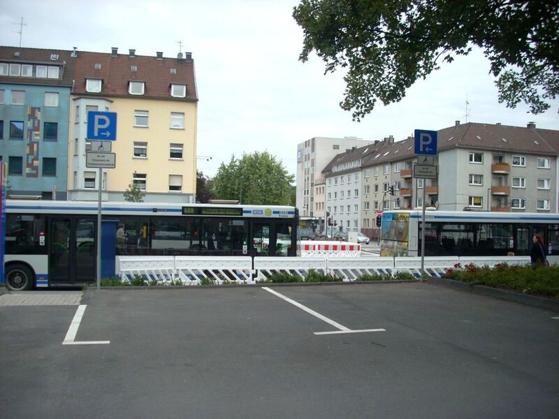 Barrierefreie Parkplätze auf dem Bahnhofsvorplatz