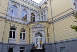 Blick auf Eingang Jugendhaus
