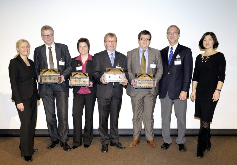 Preisverleihung Wettbewerb „Kommunaler Klimaschutz 2010“ an die Gewinner der 3. Kategorie; ganz rechts Staatssekretärin Reiche, dritter von rechts Umweltdezernent Frank Meyer.