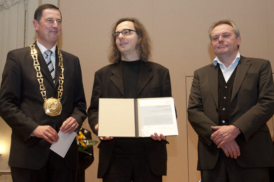 Preisträger Christoph Iacono mit Oberbürgermeister Jung und Laudator Wolfgang Schmidtke