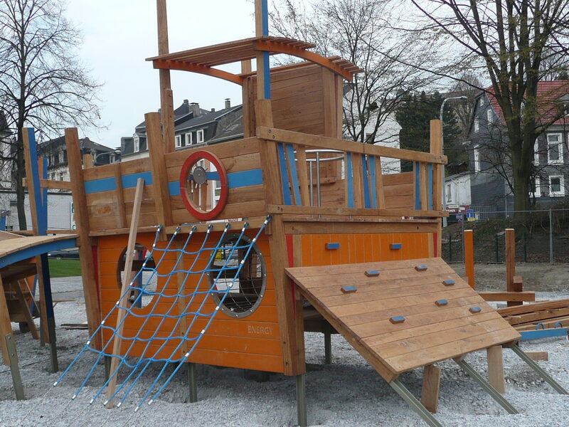 Details des Spielschiffs mit Bullaugen und Kajüte