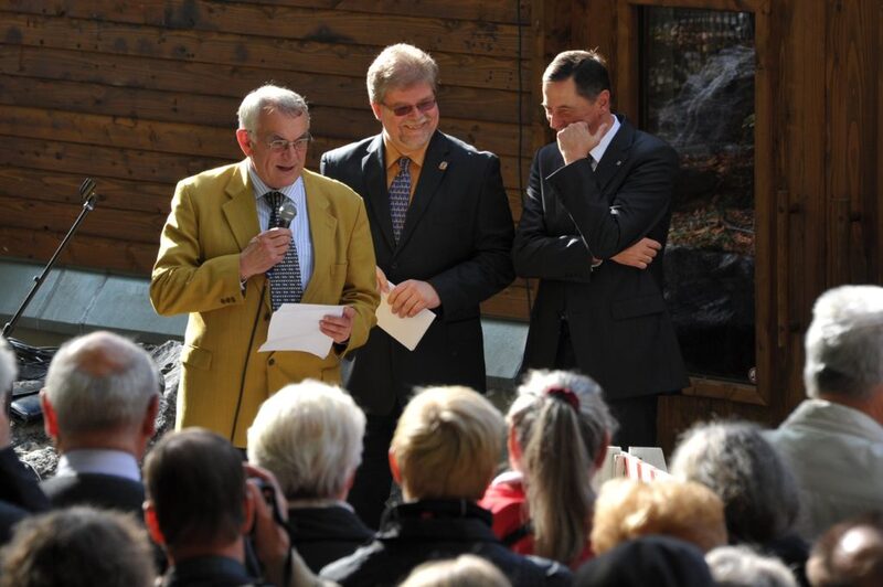 Zoo-Direktor Ulrich Schürer, Zoo-Vereins-Vorsitzender Bruno Hensel und Oberbürgermeister Peter Jung bei der Eröffnung im Oktober 2011