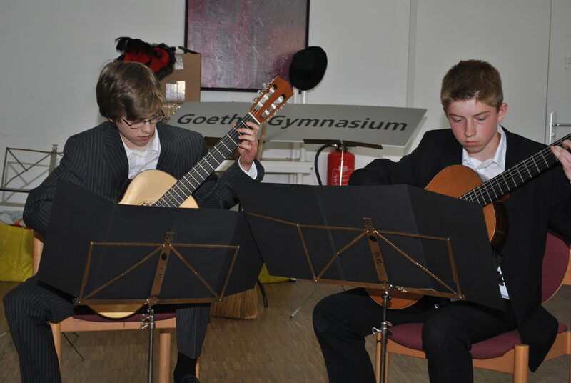 Gitarrenduo: Vladimir Suschevici (links) und Maximilian Bräutigam (rechts)