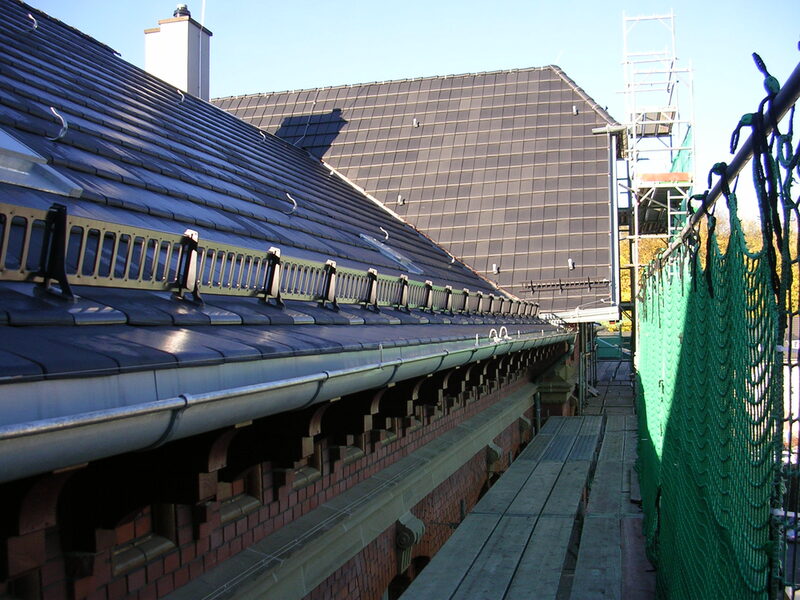 Auch das Dach mit Gesims und Rinne wurde erneuert.