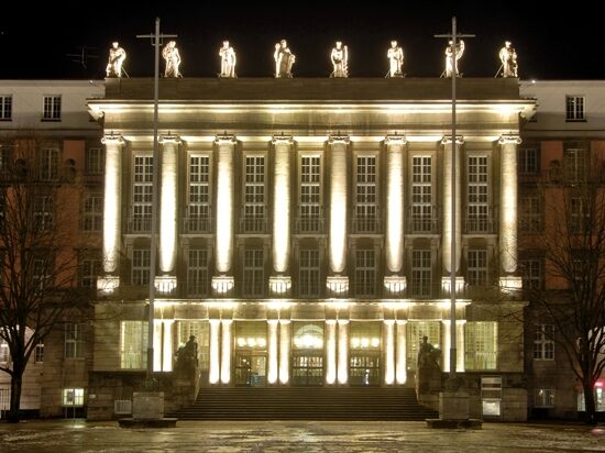 Rathaus Barmen beleuchtet - Nachtaufnahme