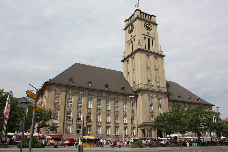 Rathaus in Wuppertals Berliner Partnerbezirk Tempelhof-Schöneberg