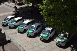 Neue Elekro-Autos der Verwaltung auf dem Johannes-Rau-Platz