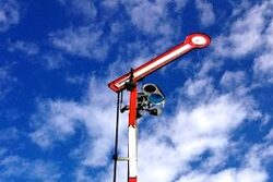 Signal der Deutschen Bahnn zeigt Freie Fahrt