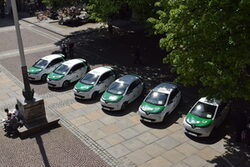 E-Autos auf dem Johannes-Rau-Platz