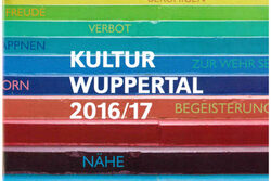 Cover des Kulturberichts mit bunter Holsteiner Treppe