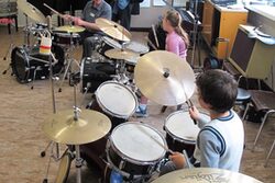 Schlagzeugprobe in der Musikschule