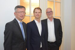 Kulturdezernent Matthias Nocke, Dr. Daniel Siekhaus, Enno Schaarwächter (von links)