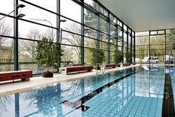 Bild zeigt Schwimmbecken im Stadtbad Uellendahl
