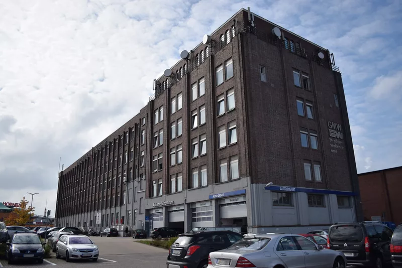 Bild zeigt eine Außenaufnahme des Straßenverkehrsamtes der Stadt Wuppertal in der Müngstener Straße 10