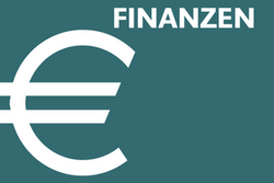 Weißer Schriftzug Finanzen und Euro-Symbol stehen auf petrolfarbenem Hintergrund