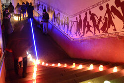 Beim Winter-Event "Lichterwege" werden Treppen im Kerzenschein inszeniert.