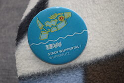 Button mit dem Logo des Wupperputzes