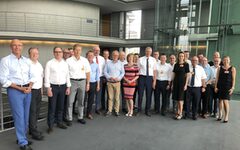 Die Oberbürgermeister und Kämmerer der im Aktionsbündnis aktiven Städte bei ihrem Besuch in Berlin