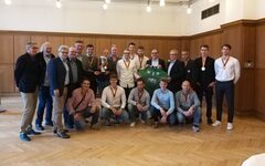 Stadtempfang für den Rollhockeyclub Cronenberg: Gruppenbild im Sitzungszimmer