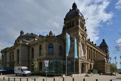 Foto zeigt eine Außenaufnahme der Historischen Stadthalle in Wuppertal.