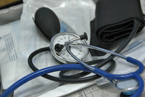 Stetoskop und Blutdruckmessgerät in Nahansicht