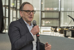 Oberbürgermeister Andreas Mucke spricht auf einer Veranstaltung