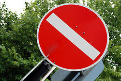 Symbolbild: Straßenschild Einfahrt verboten
