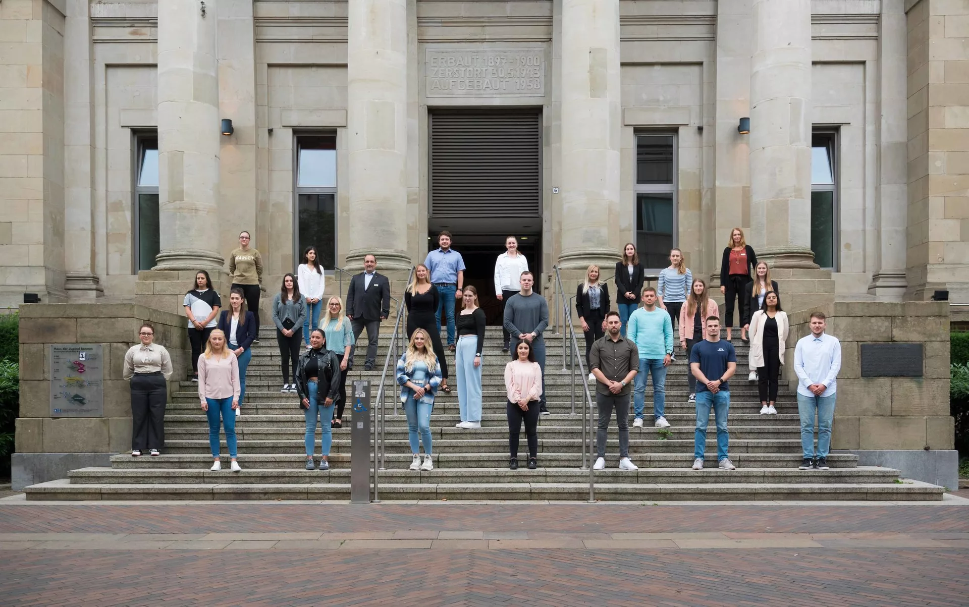 Stadtverwaltung Wuppertal begrüßt 50 neue Azubis | Wuppertal