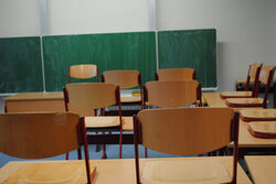 Stühle im Klassenzimmer