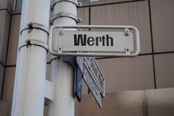 Das Straßenschild "Werth"